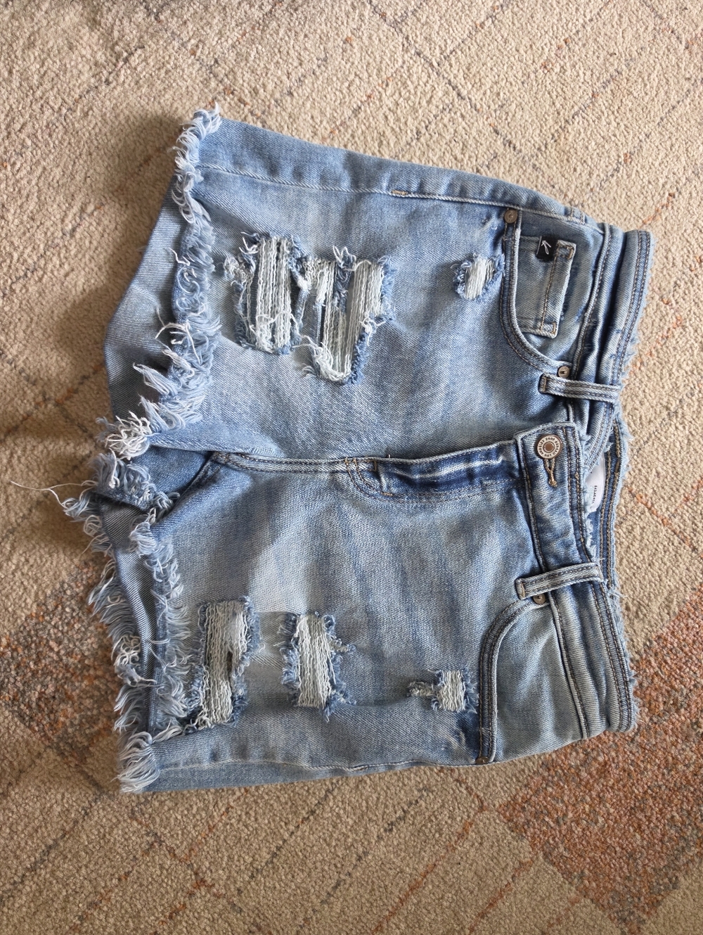 Kancan Distressed Denim Shorts Light Wash Frayed Hem High Rise Maurices Size 27